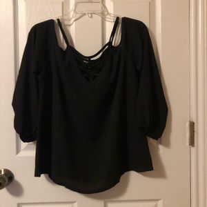 Black blouse. Juniors M. Open shoulder.